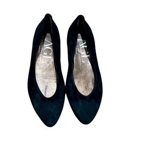 Attilio Giusti Leombruni AGL Black Pointy Toe Suede Ballet Flats